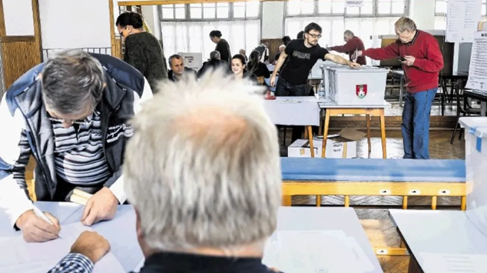 Volilna udeležba starostne skupine od 18 do 25 let je najnižja med vsemi starostnimi skupinami in je  vsaj 2,5-krat nižja kot denimo udeležba tistih nad 60 let, kažejo podatki javnomnenjskih agencij.