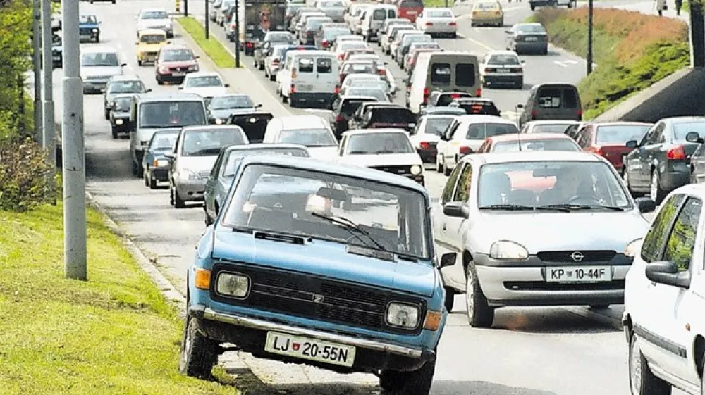 Vozni park se vse bolj stara, starej&scaron;i ko  je avto, manj prijazen je okolju.