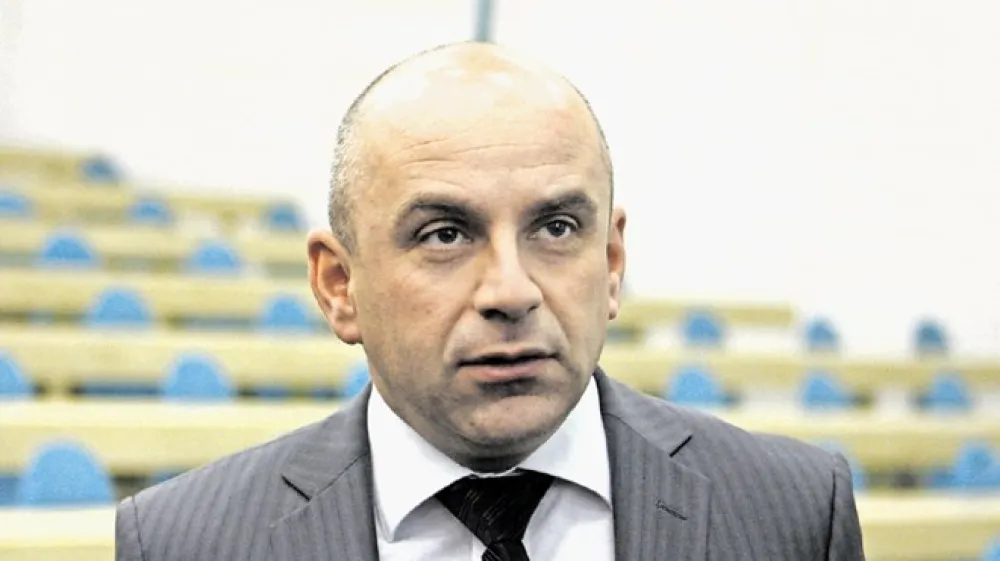 Marjan Hribar je posel z občino   Radlje ob Dravi dobil  brez javnega razpisa.