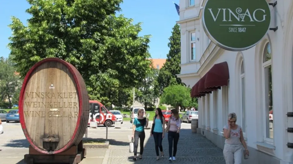 Vinag, Trg svobode, Maribor