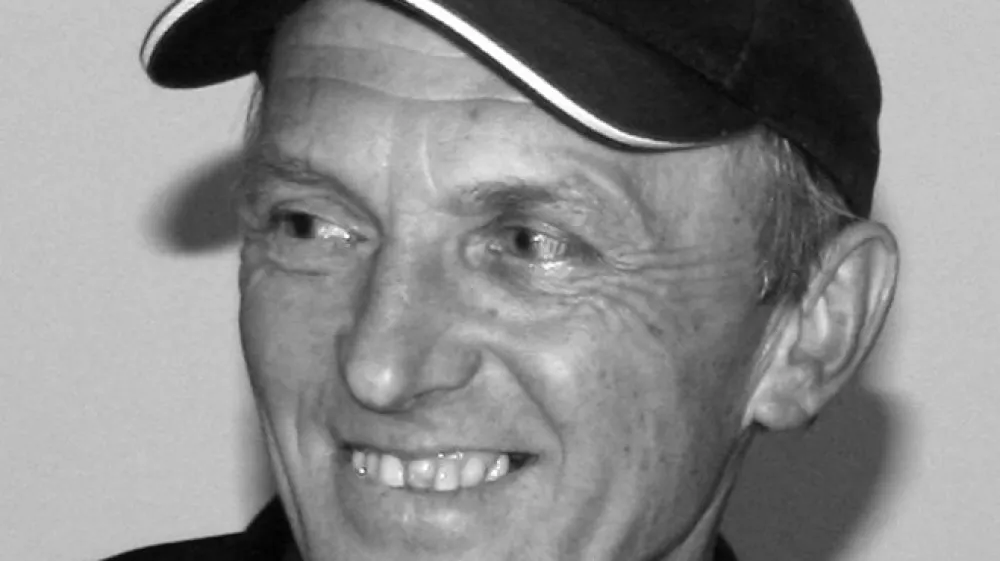 Franc Knez - Franček: Vsak ima prijatelja, pa četudi je to kamen, gora. Življenje sem posvetil njej, ki ima kamnit obraz, ki reže megle minljivosti.