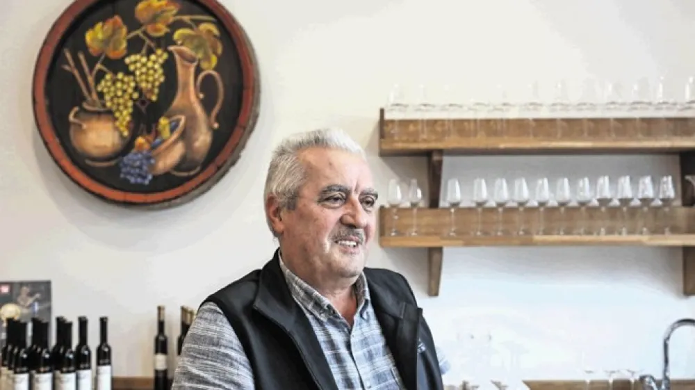 Rudi Kos: Mit, da je &scaron;marnica &scaron;kodljiva in celo strupena, je nastal, ko je k nam pri&scaron;la trtna u&scaron; in je opusto&scaron;ila vinograde.