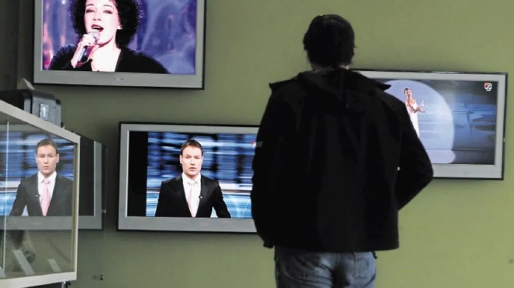 Za uresničitev svoje ideje o posebnem &raquo;neodplačnem&laquo; programskem paketu naj bi RTVS  iskala tudi podporo države. Začetek javne debate o uvedbi posebnih programskih paketov s programi v javnem interesu načrtujejo v prihodnjih tednih.