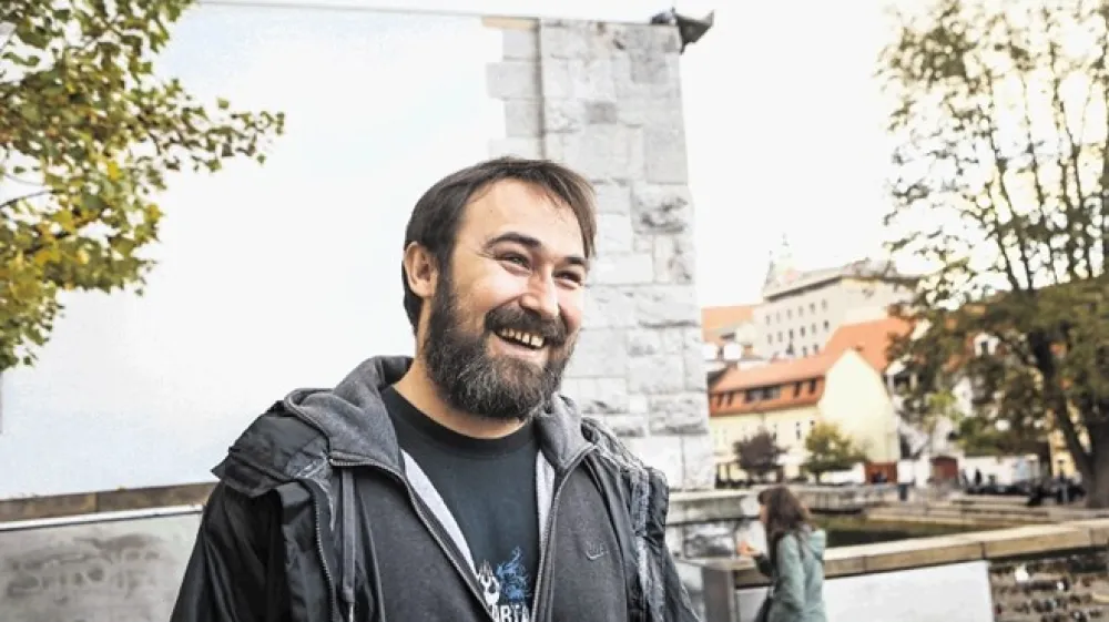 Goran Bre&scaron;čanski: Priklopi&scaron; kitaro in igra&scaron;,  to je to. Ne potrebujemo zastavic z na&scaron;im imenom. Nimamo  pahorjevega sindroma.