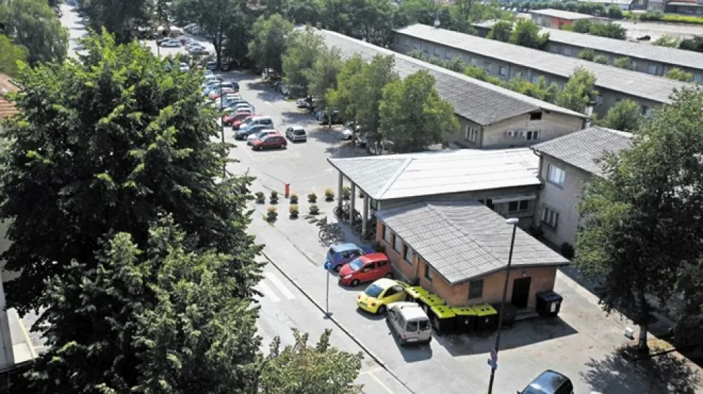 Ljubljanski župan je stanovalcem ob Parmovi ulici povedal, da bodo v občinskem podrobnem prostorskem načrtu za območje zahodno od Parmove znižali vi&scaron;ino predvidenih stanovanjskih stolpnic.