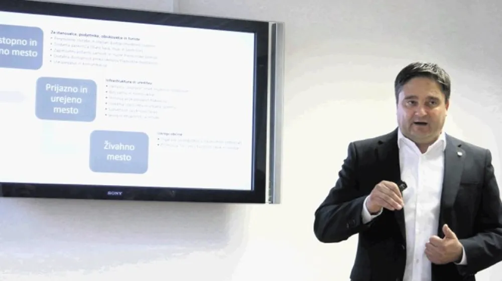 Neuresničene predvolilne obljube o novih zaposlitvah,  vnovičnem preboju Kranja med vodilna mesta, o dolgo pričakovani tržnici ali podjetni&scaron;ki coni   kažejo, da &raquo;drugačen župan&laquo; ni bil tako uspe&scaron;en, kot je pred dnevi znova zatrdil ob občinskem prazniku.