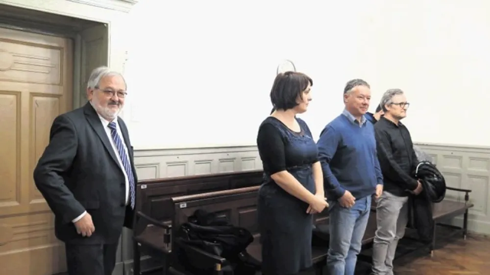 Rektor mariborske univerze Igor Tičar (levo) je v zasebni tožbi sindikalistki Mariji Krečič Javornik očital razžalitev.