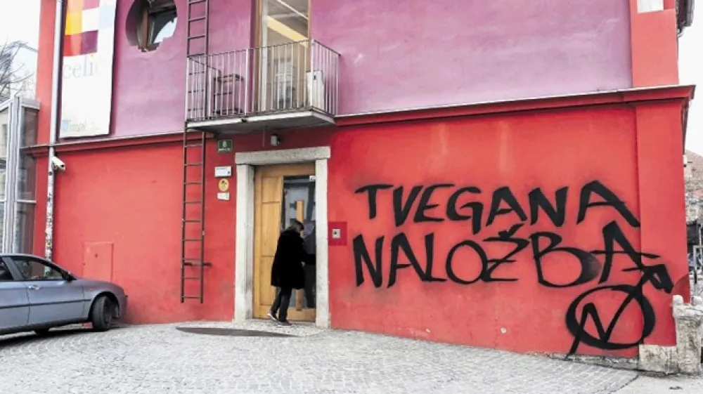 Ustvarjalci kulturnega programa v hostlu Celica so za jutri znova sklicali novinarsko konferenco, na kateri bodo odgovorili županu Zoranu Jankoviću.