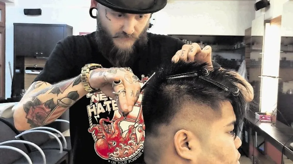 S projektom The Barbes je Marko &Scaron;imunović pokazal svoje znanje o negi brade in retrooblikovanja pričesk.