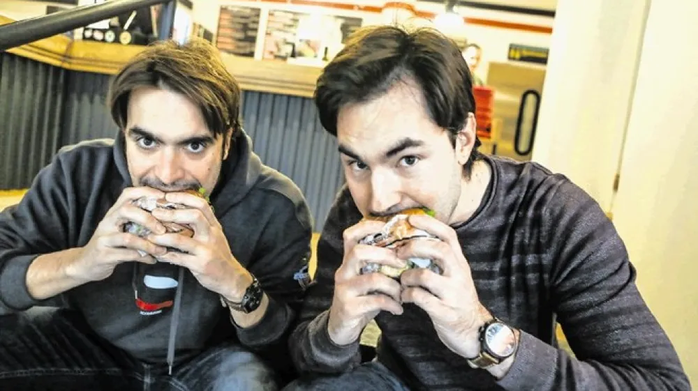 Klemen Ptičak in Til Pleterski, ustanovitelja Hood Burgerja