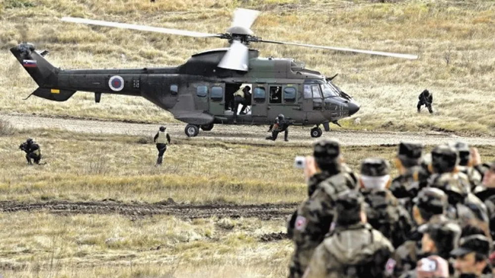 &raquo;Če je raba prostora omejena, je po zakonu predvidena od&scaron;kodnina za občino, ki je v tem primeru ni bilo. Vojska ne plačuje niti tistega, kar je bilo dogovorjeno zaradi njenega preobremenjevanja lokalne komunalne infrastrukture,&laquo; je poudaril piv&scaron;ki župan Robert Smrdelj.