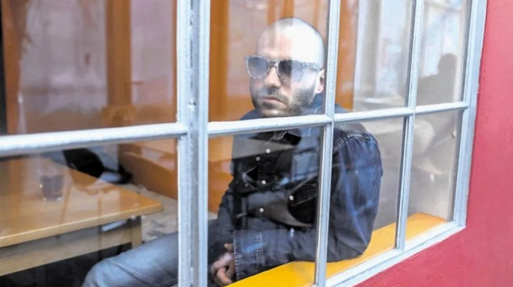 Rudi Bučar, kantavtor: Ne gre za intelektualni premislek, po kak&scaron;ni poti naj grem ali kaj moram najti, stil sem skozi leta intuitivno izbrusil. Nikoli niti nisem razmi&scaron;ljal o nekih tržnih ni&scaron;ah, enostavno sem &scaron;el za svojo željo, s prizadevanjem, da bi istrska ljudska glasba ostala živa med ljudmi.