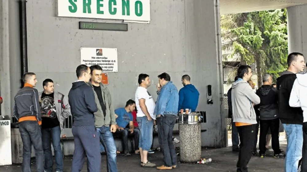 Stavke &ndash; ali pa vsaj rožljanje z njimi &ndash; so  na urniku zaposlenih v Premogovniku Velenje  vsako leto. Leto&scaron;nje spontane stavke zaradi neizplačanih oziroma ne dovolj visokih božičnic pa so, kot kaže, trend, ki se je v gospodarskih družbah začel pred slabimi desetimi dnevi v Gorenju.