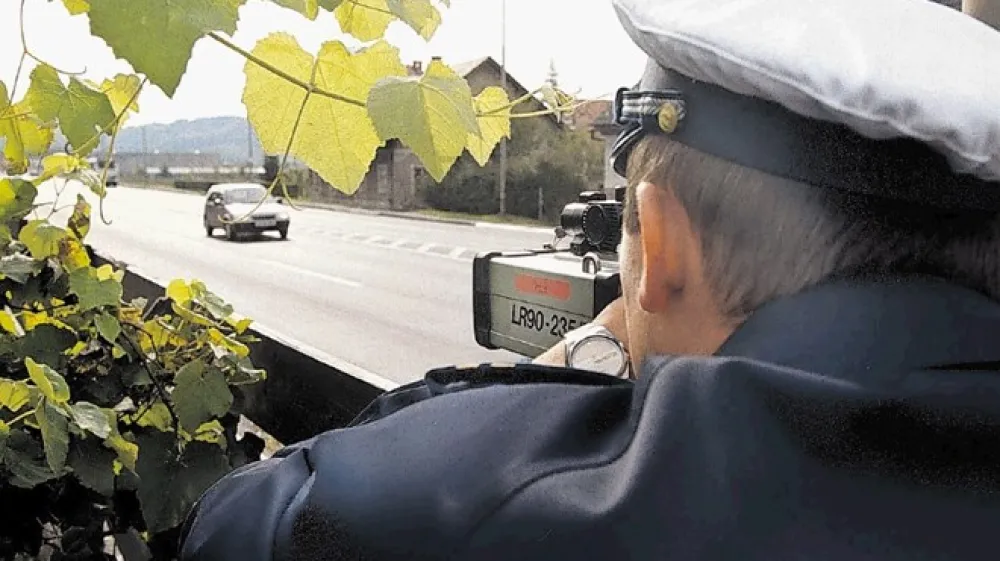 Pri prehitri vožnji v naselju lahko dobite tudi kazenske točke. Zgornja meja je 18 točk, iz evidence se izbri&scaron;ejo po dveh letih od vpisa.