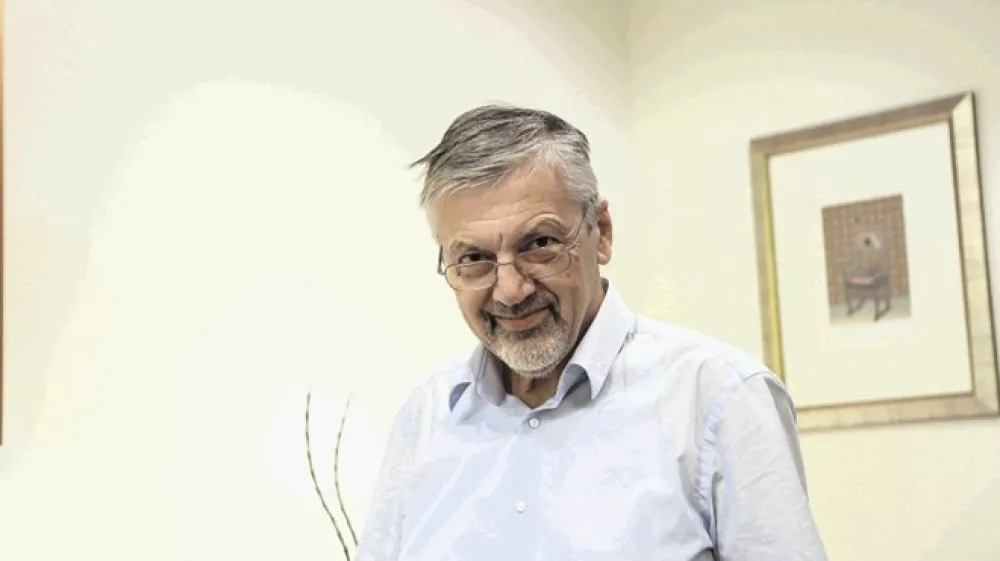 Le nekaj mesecev zatem, ko je Matjaž Čadež (na fotografiji) skupaj s svojo družino prodal Halcom kanadski multinacionalki Constellation Software Inc, se je ta odločila, da bo  v  prevzeti družbi, enem od vodilnih evropskih ponudnikov tehnolo&scaron;kih re&scaron;itev za finančne ustanove, ki sodeluje tako s centralnimi kot komercialnimi bankami,  osnovni kapital znižala za kar 90 odstotkov.