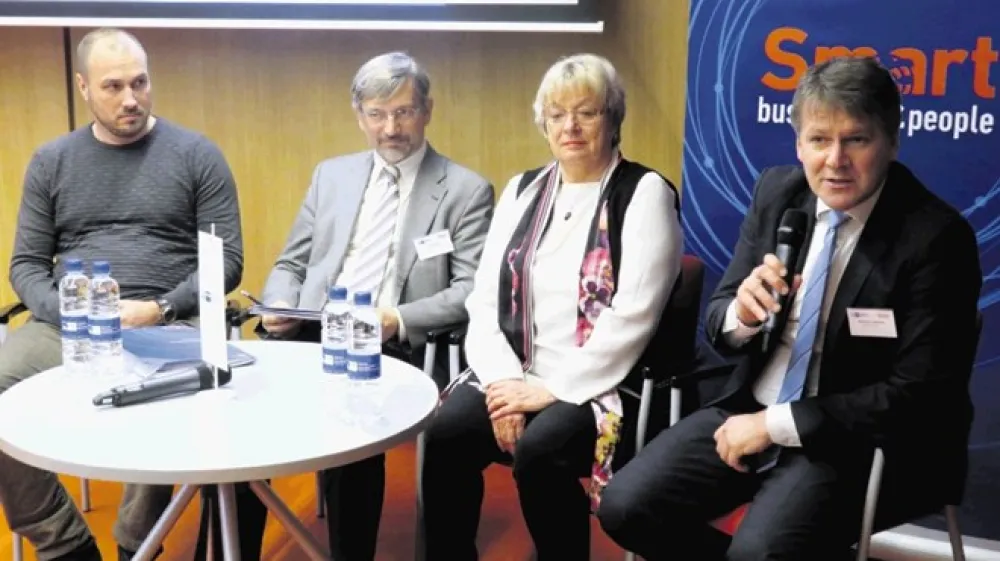 V pogovoru o izzivih industrije 4.0 so sodelovali Jure Soklič, soustanovitelj in direktor Hive Project, doc. dr. Igor Kovač, vodja laboratorija za robotiko na In&scaron;titutu Jožefa Stefana, Gertrud Rantzen, predsednica Slovensko-nem&scaron;ke gospodarske zbornice in Miro Smrekar, direktor Adecco Slovenija.