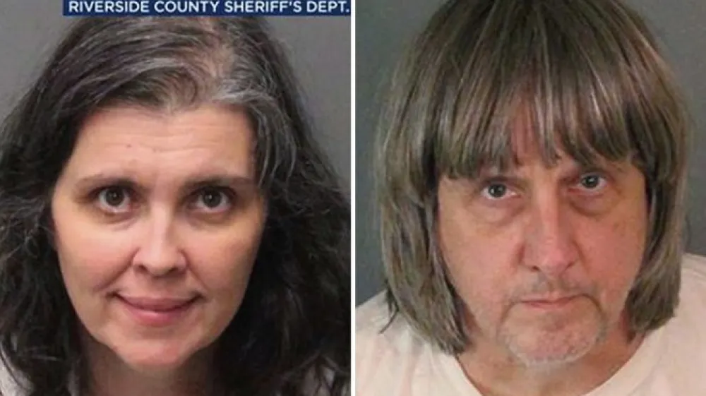 Sodi&scaron;če je za 49-letno Louise Ann Turpin in 57-letnega Davida Turpina odmerilo po devet milijonov dolarjev var&scaron;čine, kar zagotavlja, da do konca sodnega procesa ne bosta &scaron;la na prostost ali blizu otrok.