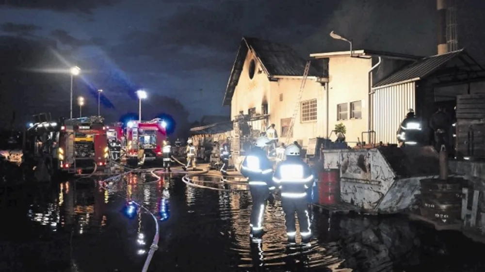 Policisti so notoričnega piromana ujeli po tem, ko je zažgal gospodarsko poslopje v Dornavi.