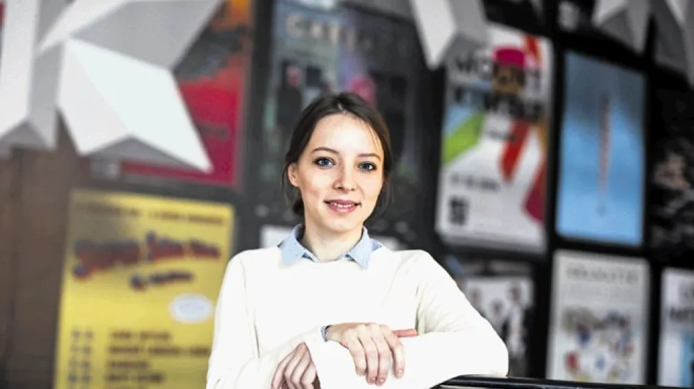 Manca Udovič, pianistka in skladateljica: Nedvomno na področju glasbe obstaja jasna ločnica med klasično in zabavno glasbo. Sama se nerada opredeljujem, glasba je zame celota, znotraj katere sicer obstaja različnost.