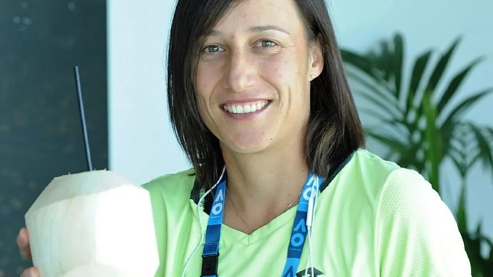 Katarina Srebotnik se po vsakem dvoboju v Melbournu nagradi s svežim kokosovim mlekom
