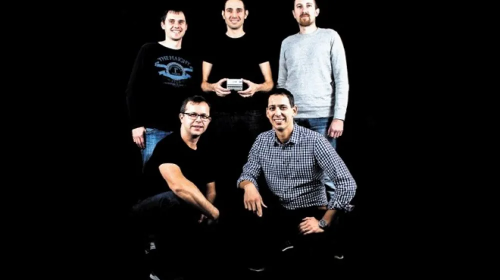 Ekipa Amibita: Tadej Beravs, Ale&scaron; Nastran in Primož Bečan (zgoraj), spodaj sta Leon Mesar in Mitja Ruzzier.