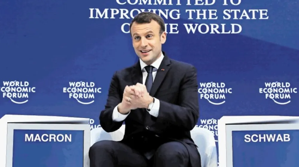 V Davosu se je zbrala smetana svetovnih voditeljev, med njimi nem&scaron;ka kanclerka Merklova, francoski predsednik Macron, indijski premier Modi in kanadski premier Trudeau, ki spet zabava z izbiro nogavic.