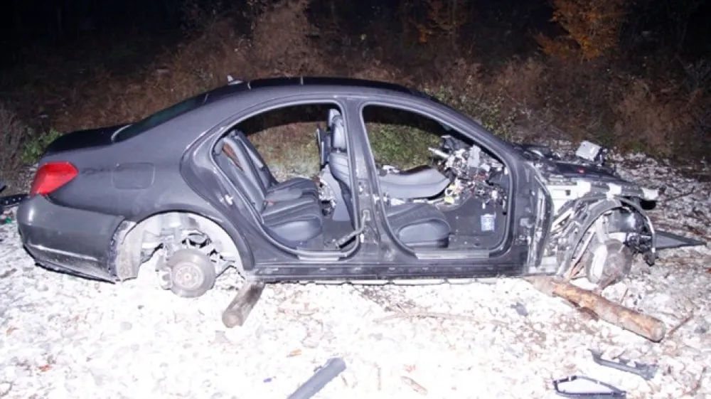 Takole je izgledal mercedes, ki so ga Poljaki ukradli Benjaminu Fugini, solastniku podjetja za proizvodnjo obutve Planika Turni&scaron;če, po tem, ko so ga razstavili in so ga na&scaron;li policisti.