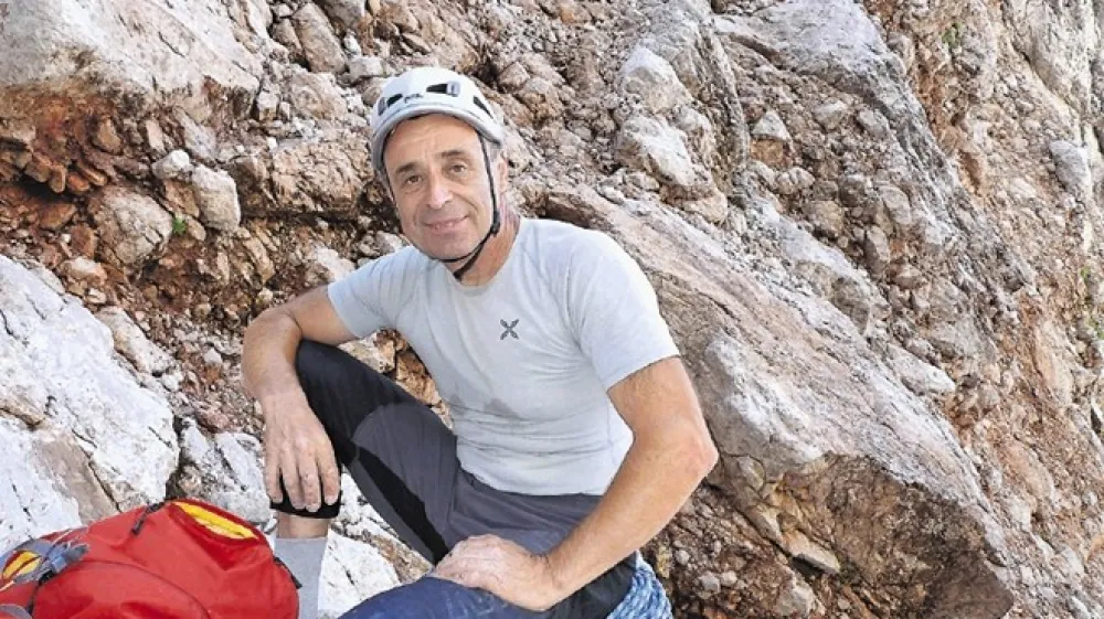Silvo Karo, eden  najbolj spo&scaron;tovanih alpinistov na svetu, je v samozaložbi izdal knjigo Alpinist, pregled svoje 40-letne plezalske poti.