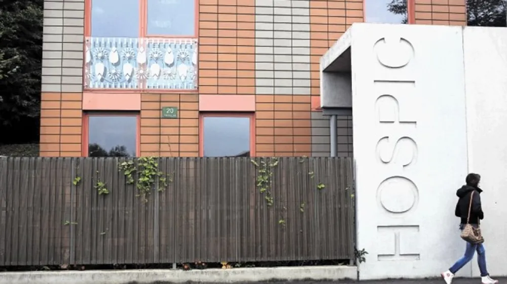 V Ljubhospicu poudarjajo, da za vse bolnike skrbijo s pozornostjo, kot da bi bili njihovi družinski člani, imajo individualen pristop ter jim zagotavljajo tako zdravstveno nego kot tudi psihosocialno oskrbo.