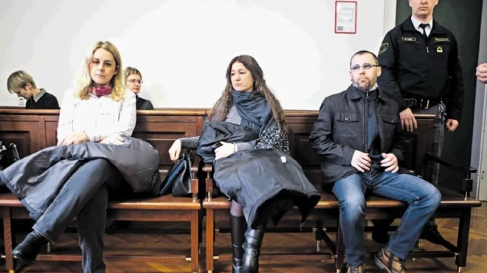 Danijela, Ana in Valter &Scaron;mid so odločno zanikali, da bi zaposlene izkori&scaron;čali, zlorabljali ali zavajali.