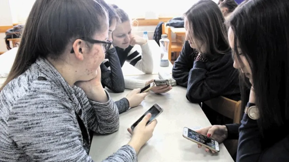 Najbolj priljubljena omrežja so snapchat, instagram, youtube in facebook, medtem ko twitter, viber in google+ med dijaki že izgubljajo svoj čar.