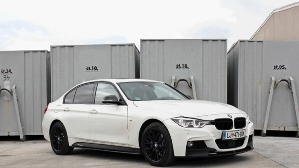 Tokratni testni različici BMW serije 3 (levo) in lexusa IS sta primerka, ki prepričujeta z različnimi aduti &ndash; prvi s &scaron;portnostjo, drugi z udobjem.