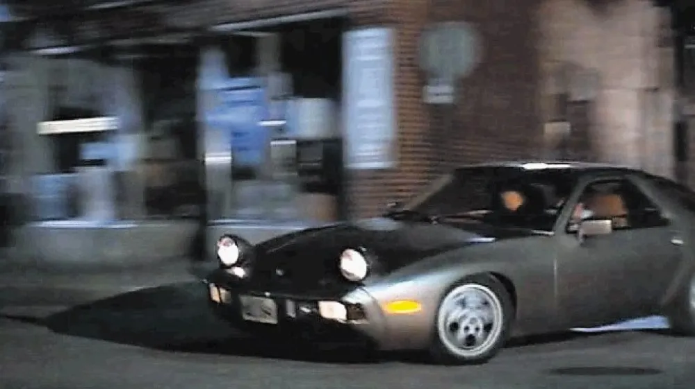 Ker Porsche uradno ni želel sodelovati v filmu, so avtomobile dobili od lokalnega ponudnika v Chicagu.