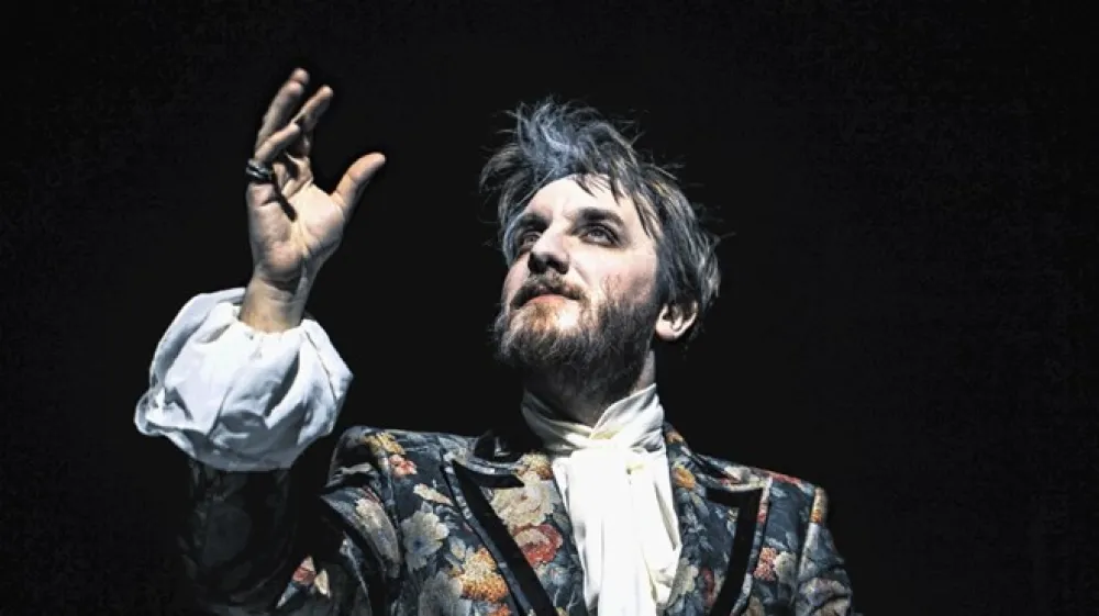 Matej Puc kot Danton v predstavi Dantonova smrt, ki bo v režiji Aleksandra Popovskega premierno uprizorjena v četrtek na velikem odru Mestnega gledali&scaron;ča ljubljanskega.