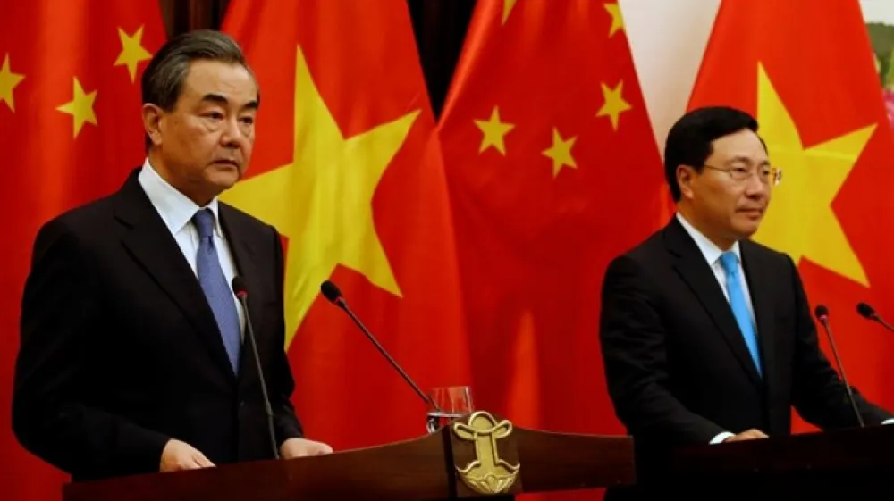 Kitajski zunanji minister Wang Yi in vietnamski zunanji minister Pham Binh Minh.