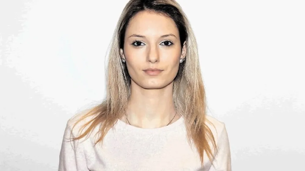 Nastja &Scaron;kafar, 4. letnik, kemijski tehnik: Po osnovni &scaron;oli sem razmi&scaron;ljala o zdravstveni negi in kemijskem tehniku. Spoznavam, da sem pri izbiri izobraževalnega programa malo zgre&scaron;ila. Kemija me je in me bo veselila in zanimala kot &scaron;olski predmet, ne pa kot praktično delo. Na informativnih dnevih sem si ogledala fakultete, ki ponujajo &scaron;tudij fizioterapije. Mislim, da sem kar odločena in se bom prijavila na izredni &scaron;tudij fizioterapije na Alma Mater Europea. S poklicem fizioterapevtke bom imela več možnosti za samostojno pot, kar je moja dolgoletna želja.