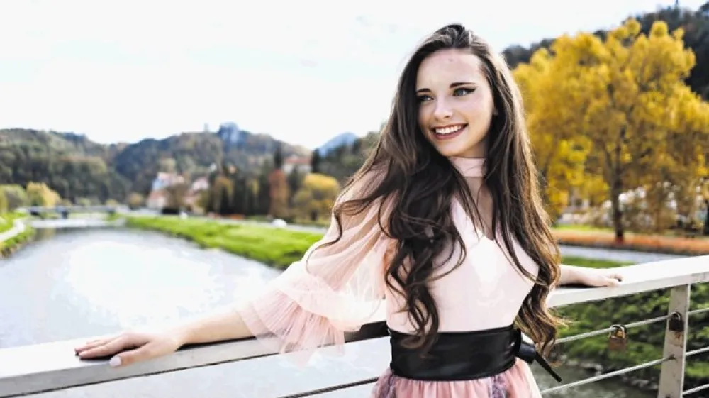 Klara Jazbec pravi, da so jo neresnične objave in komentarji najprej prizadeli, a k sreči jo je obkrožalo veliko ljudi, ki so jo iskreno podpirali, zato ji je bilo lažje.