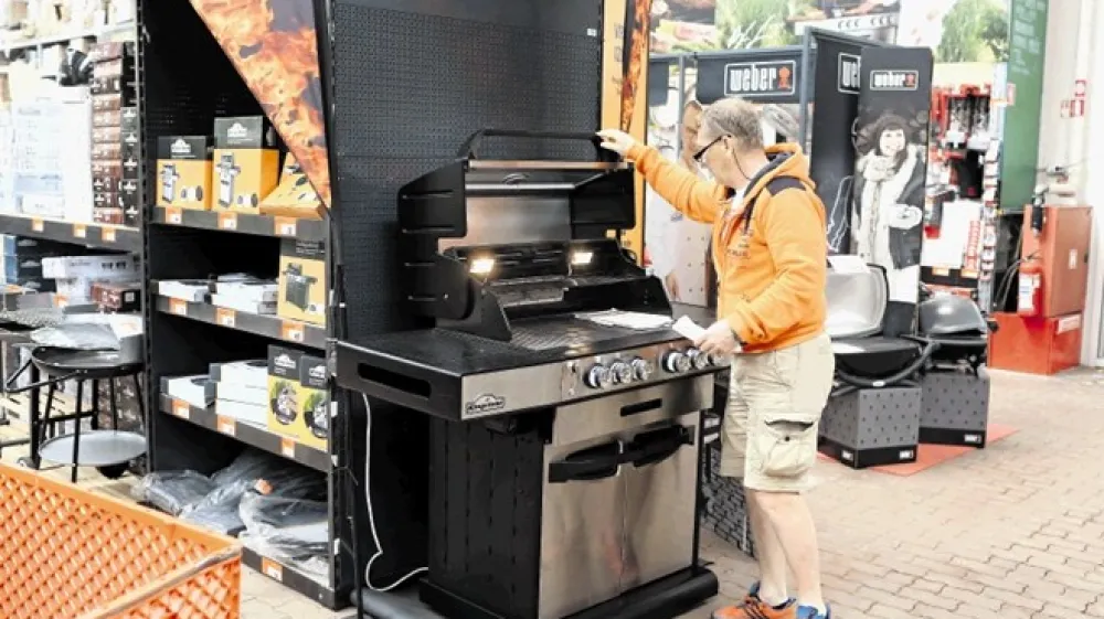 Seveda &scaron;e vedno lahko daste zvariti  re&scaron;etko za žar lokalnemu kovinarju, vendar pa za nekaj deset evrov več lahko tudi kupite povsem spodoben premičen žar.