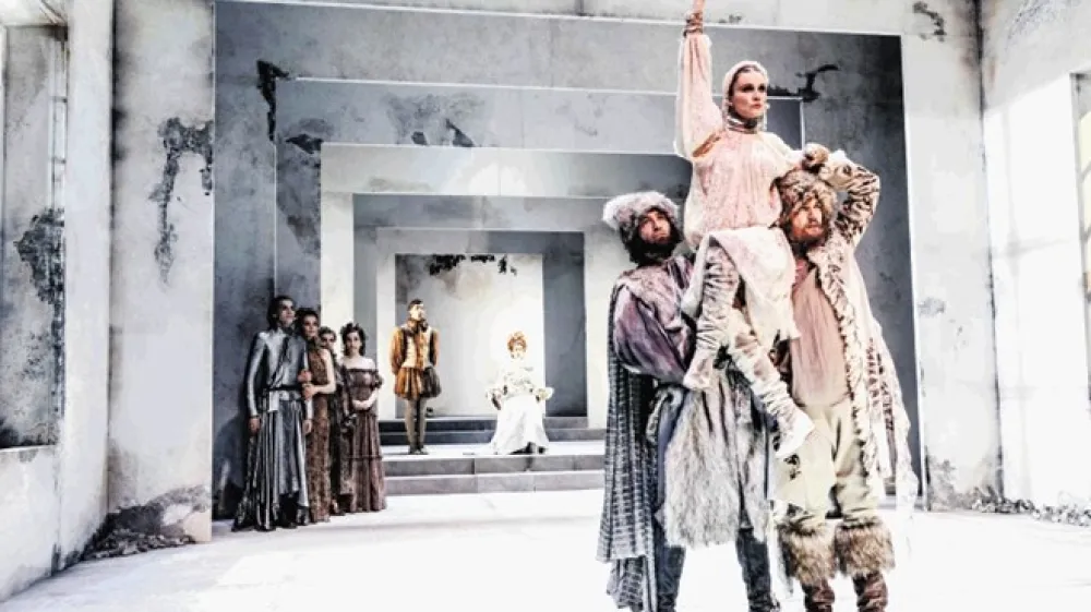 V izvirnem muzikalu Orlando avtorja Draga Ivanu&scaron;e bo glavno vlogo odigral Matic Luk&scaron;ič, poleg njega pa bodo med drugimi nastopili &scaron;e Iva Kranjc Bagola, Nata&scaron;a Tič Ralijan, Ajda Smrekar, Sebastian Cavazza, Lena Hribar, Jaka Lah ter gosta Lado Bizovičar in Tomo Tom&scaron;ič.