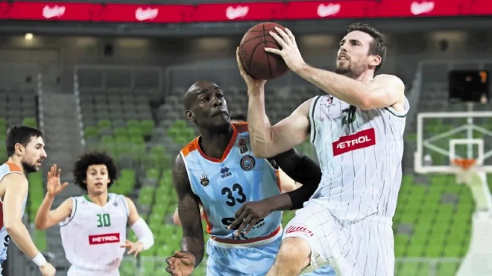 Avstralec Mitch McCarron (z žogo) je pri zmagi Olimpije proti Primorski prikazal najbolj&scaron;o predstavo, odkar se je pridružil Ljubljančanom.