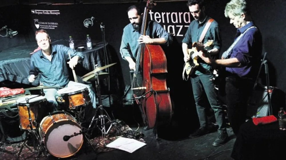 Zasedba Nels Cline 4 na nastopu v Ferrari