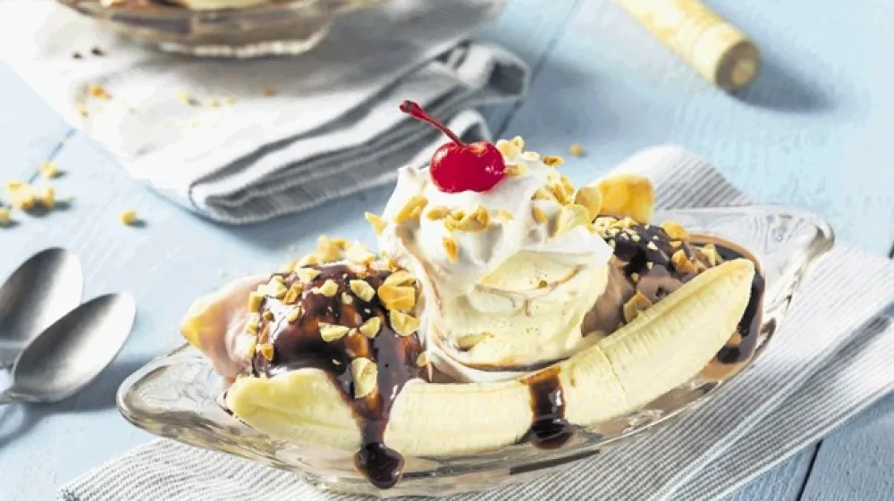 Klasična različica vsebuje tudi zdrobljene le&scaron;nike in kandirano če&scaron;njo.