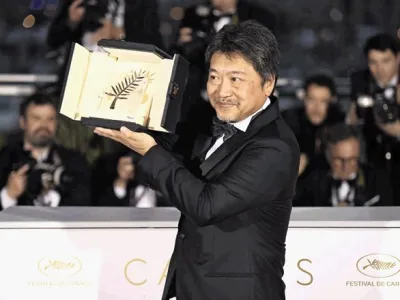 Japonski režiser Hirokazu Koreeda je letošnjo zlato palmo za najboljši film prejel za svoj celovečerec Tatiči.