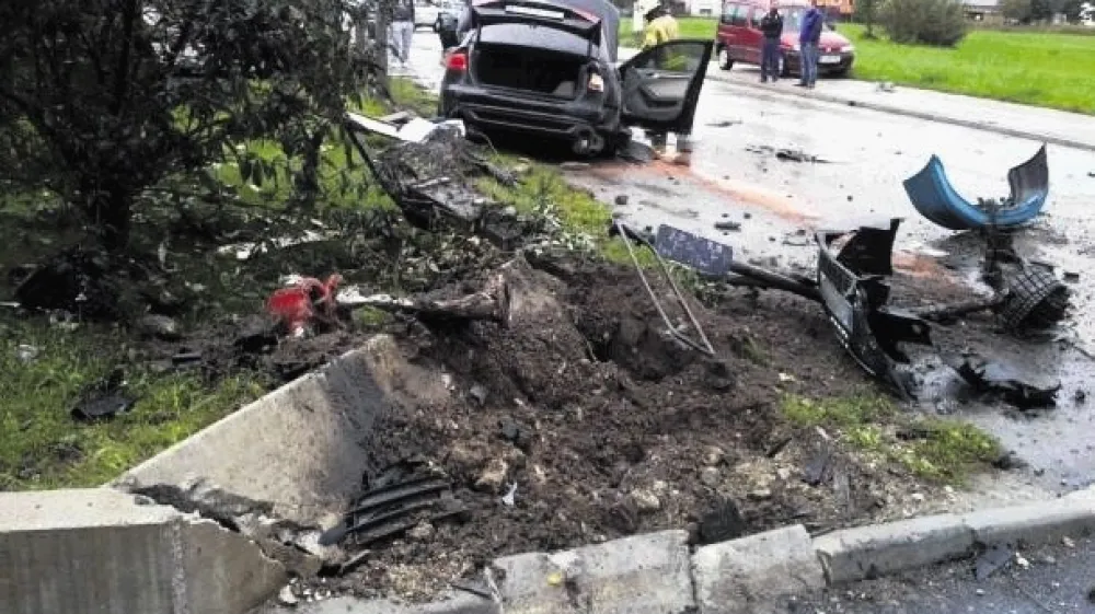 Trčenje je bilo tako silovito, da 22-letnemu vozniku honde ni bilo več pomoči.