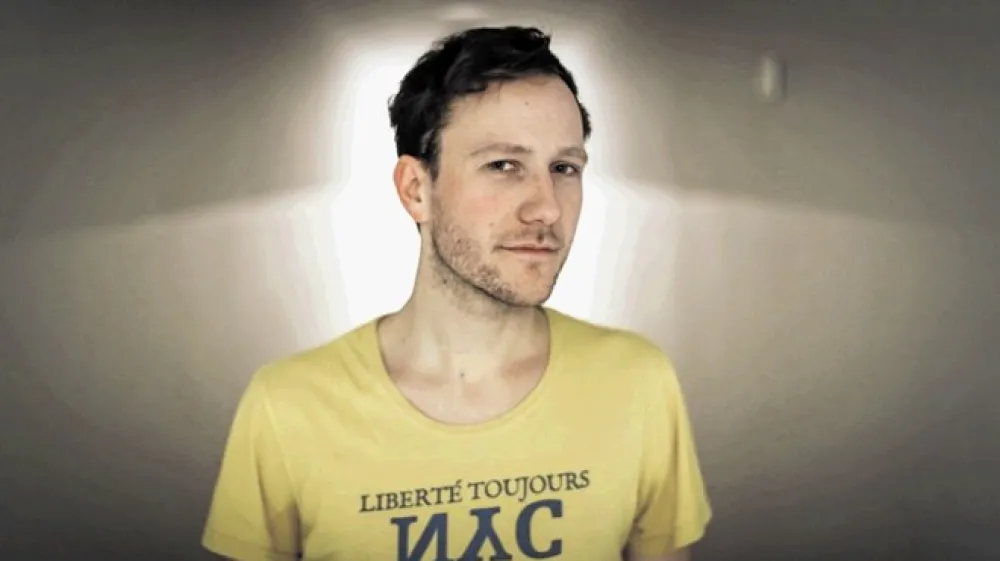 Klemen Slakonja: Nemcem se je zdelo, da sem mejo prestopil s tem, ko se v videu Ruf mich Angela za nekaj sekund pojavi Adolf Hitler. Po mojem mnenju nisem &scaron;el čez mejo, a za to temo so seveda občutljivi, zgodovino bi najraje izbrisali.