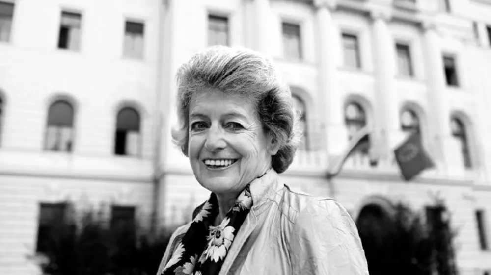 Liese Katschinka  je Slovenijo pohvalila, da dobro izvaja direktivo Evropske unije o pravici do tolmačenja in prevajanja v kazenskih postopkih.