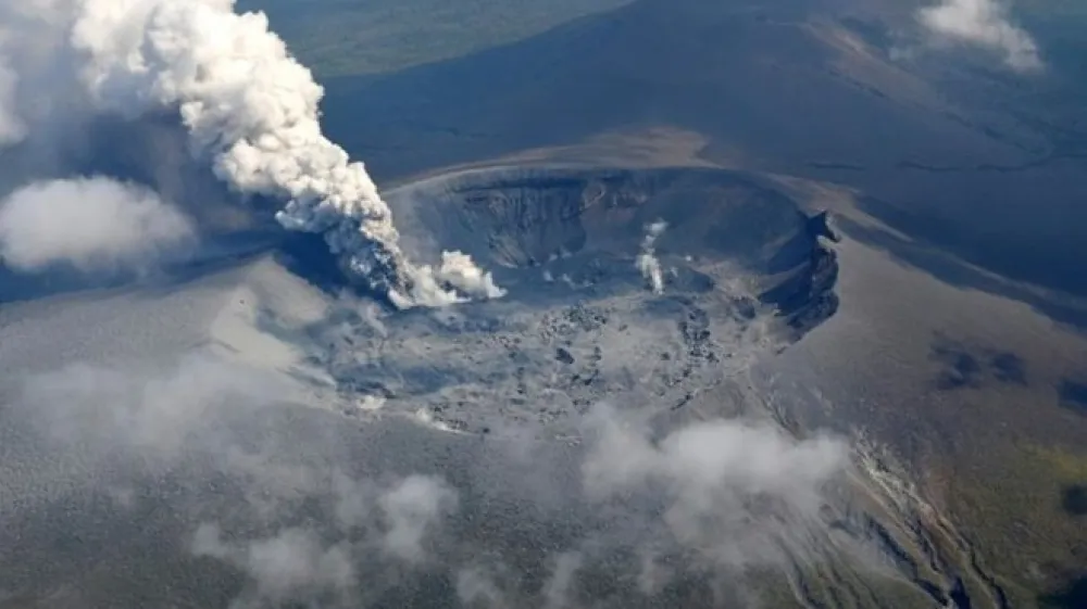Zopet delujoči vulkan Shinmoe.