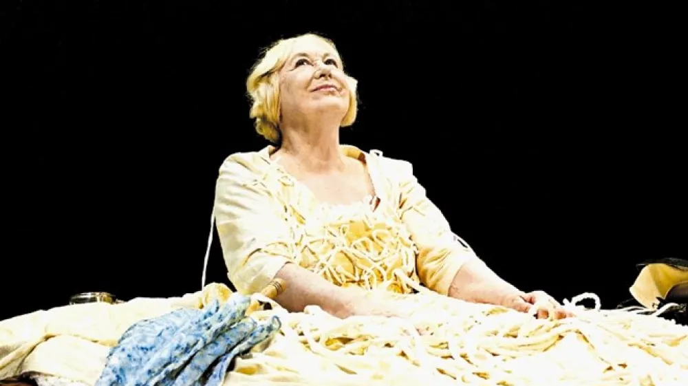 &raquo;Moj dom je gledali&scaron;če,&laquo; je &Scaron;tefka Drolc nekoč opisala svoje življenje.