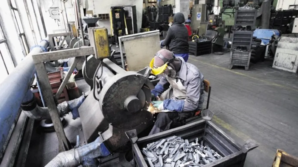 Livarna Titan leta 2015, ko je Dnevnik poročal, da se delavci pritožujejo nad prenizkimi temperaturami in slabo prehrano. Teh očitkov delovni in&scaron;pektorji, v nasprotju z mnogimi drugimi, niso potrdili.