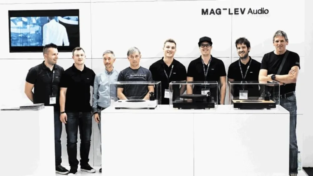 Ekipa MAG-LEV (z leve): Matic Furlan, Tadej Doles, Aleksander Pegan, Tomaž Pegan, Damir Islamovič, Dejan Kos, Klemen Smrtnik, Davorin Furlan